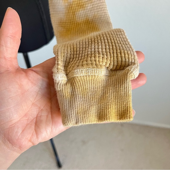 Wild Fable Ribbed Knit Cropped‎ Hooded Sweater in Tie Dye yellow, tan and brown - Picture 3 of 7